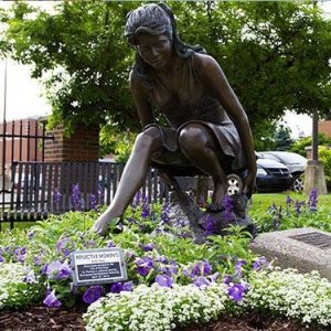 This is a photo of a sculpture of a woman from Hastings Sculpture Tours.